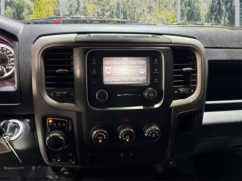 RAM 1500 Classic Tradesman Quad Cab 4WD 2021 RAM 1500 Classic Tradesman Quad Cab 4WD 2021
