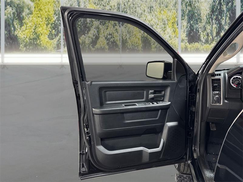 RAM 1500 Classic Tradesman Quad Cab 4WD 2021 RAM 1500 Classic Tradesman Quad Cab 4WD 2021