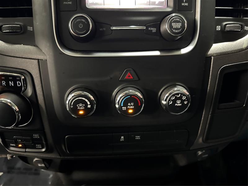 RAM 1500 Classic Tradesman Quad Cab 4WD 2021 RAM 1500 Classic Tradesman Quad Cab 4WD 2021