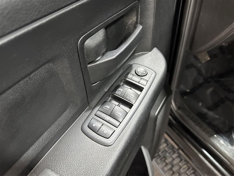 RAM 1500 Classic Tradesman Quad Cab 4WD 2021 RAM 1500 Classic Tradesman Quad Cab 4WD 2021