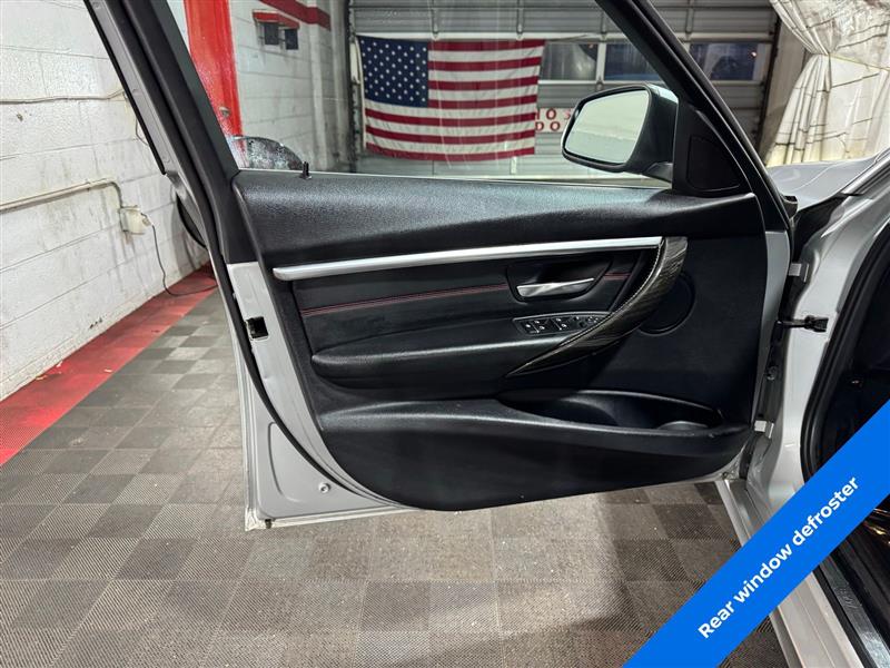 BMW 3-Series 330i xDrive SULEV Sedan 2017