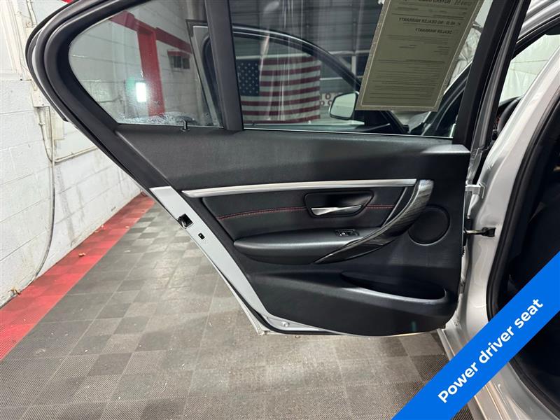 BMW 3-Series 330i xDrive SULEV Sedan 2017