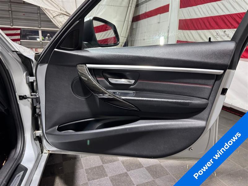 BMW 3-Series 330i xDrive SULEV Sedan 2017