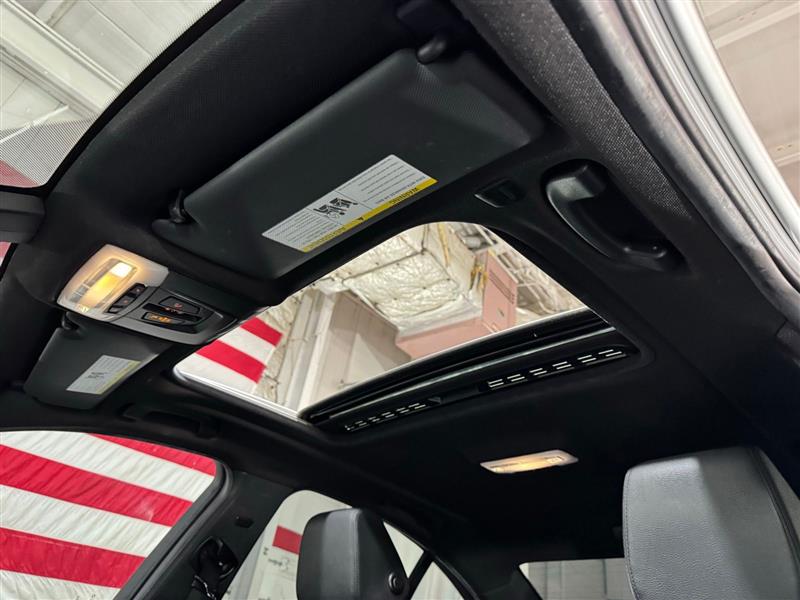 BMW 3-Series 330i xDrive SULEV Sedan 2017