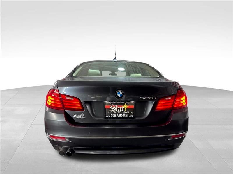 BMW 5-Series 528i 2016