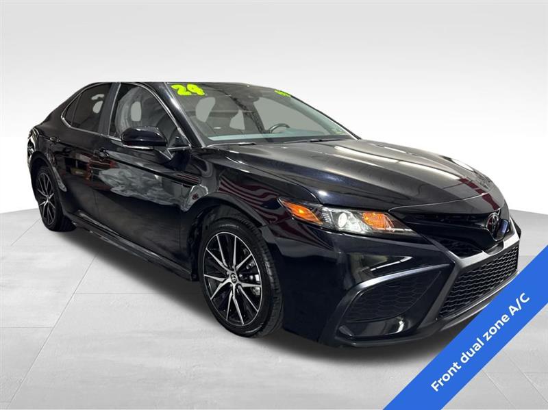 Toyota Camry SE 2024