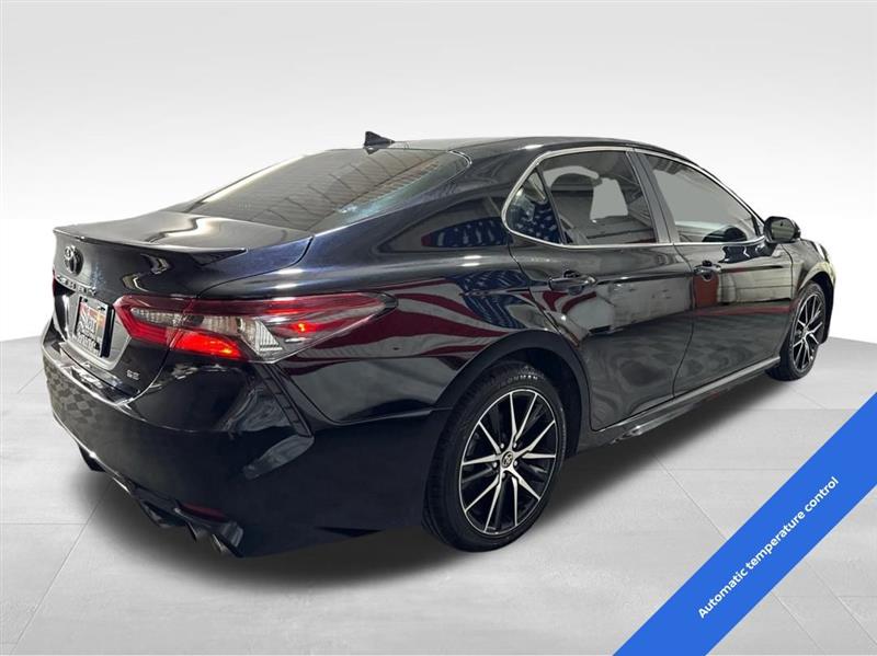 Toyota Camry SE 2024