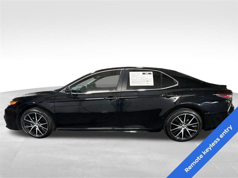 Toyota Camry SE 2024