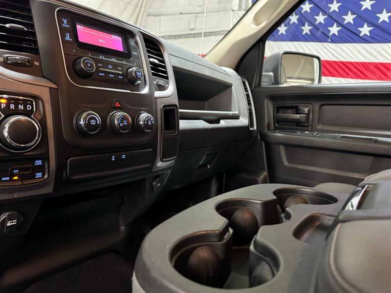 RAM 1500 Classic Tradesman Crew Cab SWB 4WD 2020