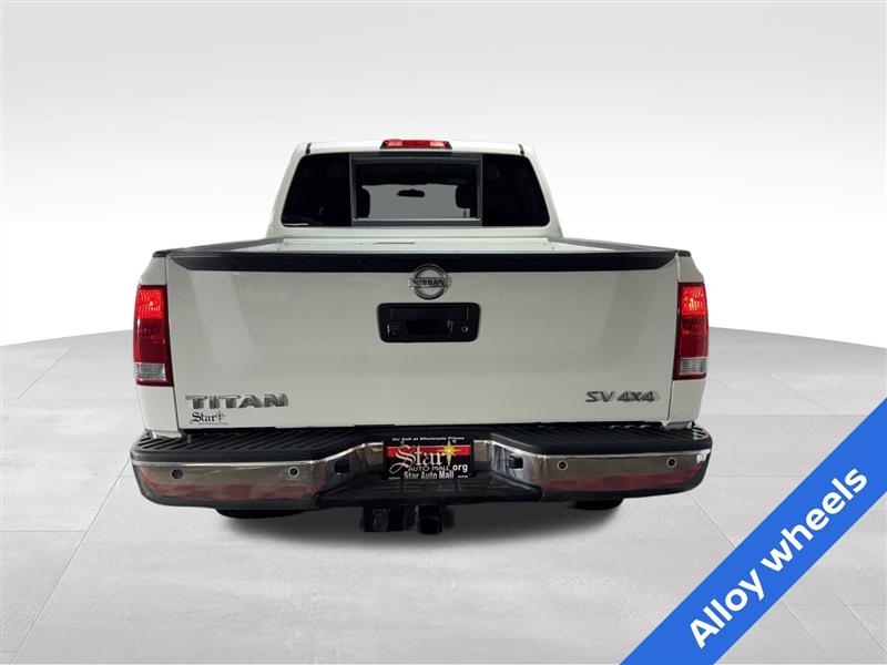 Nissan Titan SV Crew Cab 4WD 2015