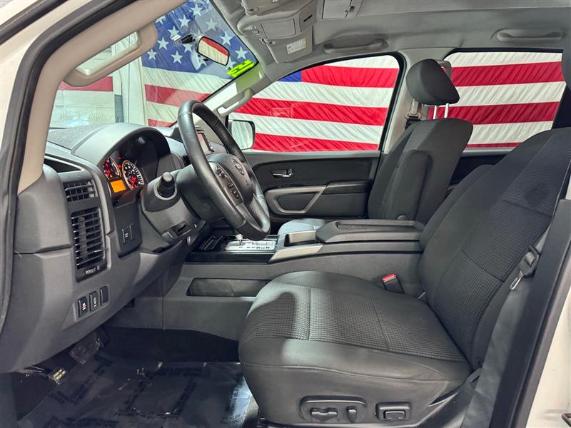 Nissan Titan SV Crew Cab 4WD 2015