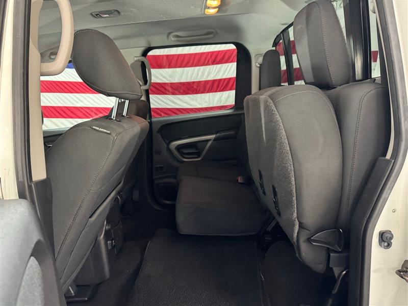 Nissan Titan SV Crew Cab 4WD 2015