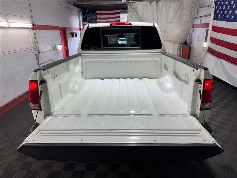 Nissan Titan SV Crew Cab 4WD 2015