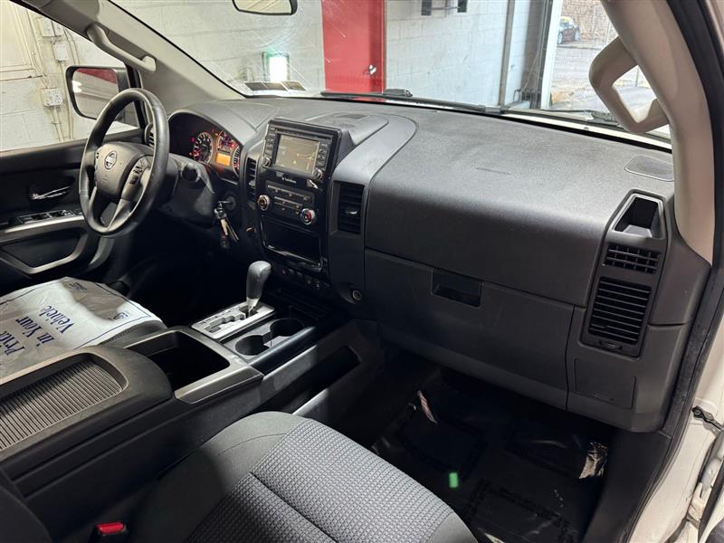 Nissan Titan SV Crew Cab 4WD 2015