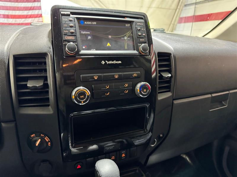 Nissan Titan SV Crew Cab 4WD 2015