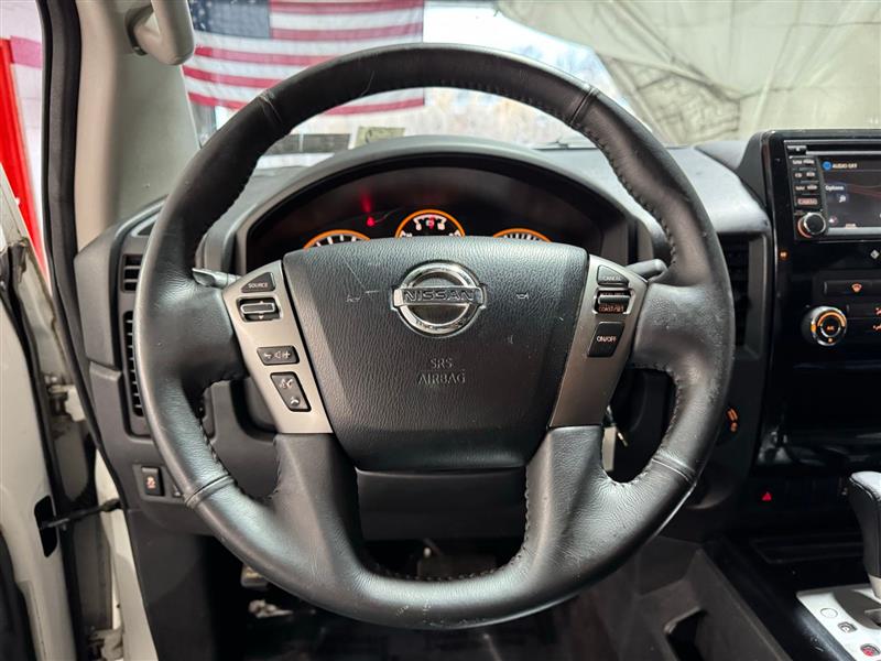 Nissan Titan SV Crew Cab 4WD 2015