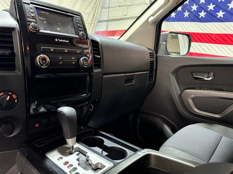 Nissan Titan SV Crew Cab 4WD 2015