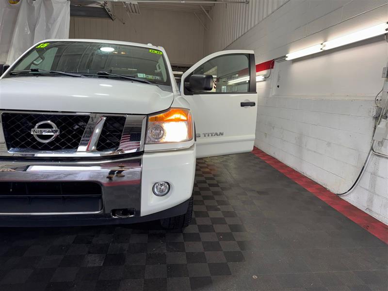 Nissan Titan SV Crew Cab 4WD 2015