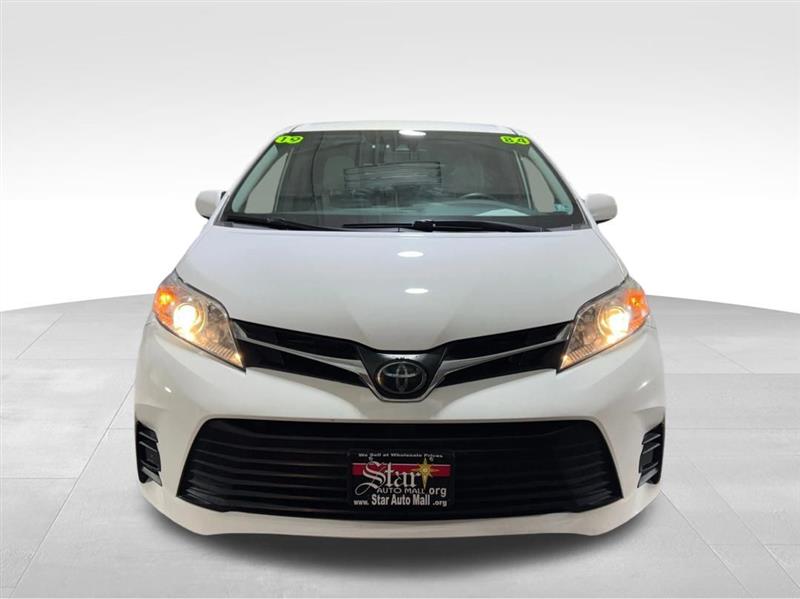 Toyota Sienna LE 8-Passenger 2019