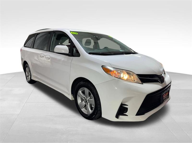 Toyota Sienna LE 8-Passenger 2019