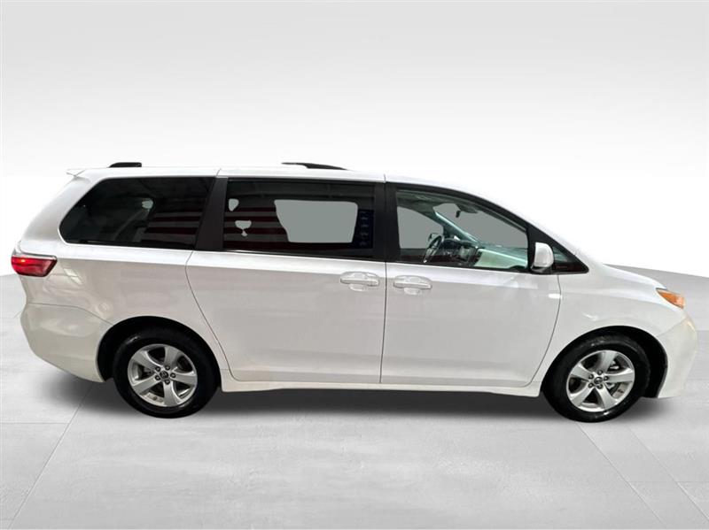 Toyota Sienna LE 8-Passenger 2019