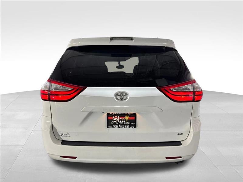 Toyota Sienna LE 8-Passenger 2019