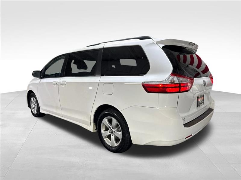 Toyota Sienna LE 8-Passenger 2019