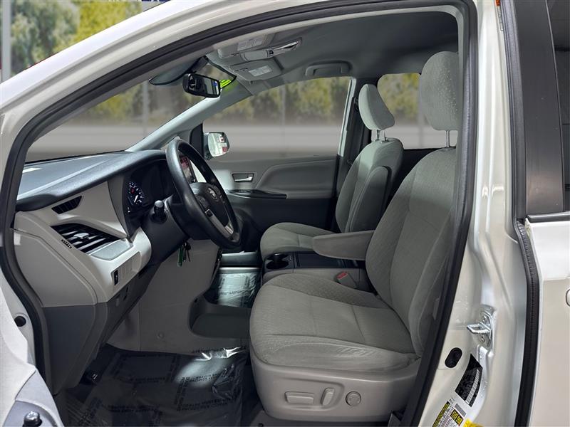 Toyota Sienna LE 8-Passenger 2019