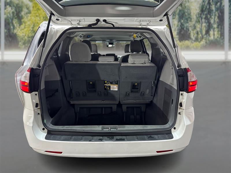 Toyota Sienna LE 8-Passenger 2019