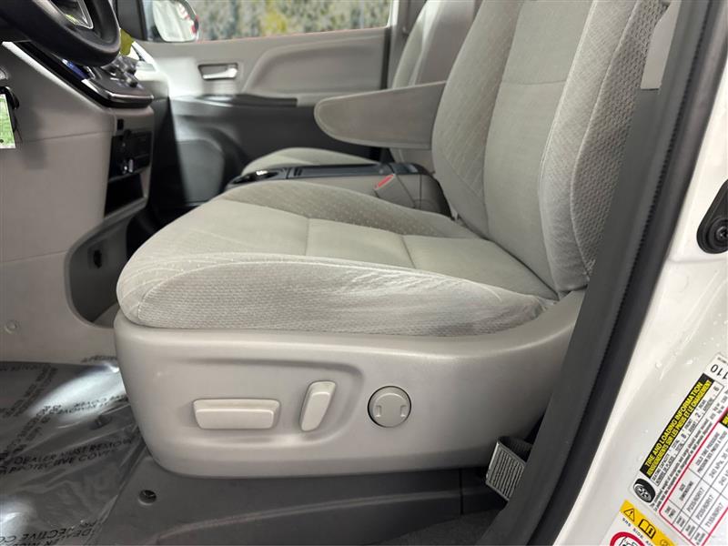 Toyota Sienna LE 8-Passenger 2019