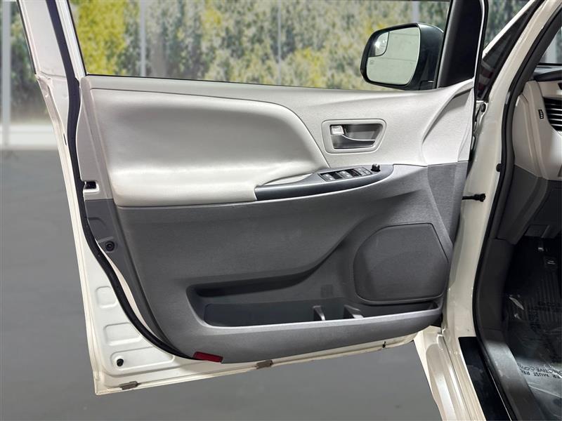 Toyota Sienna LE 8-Passenger 2019