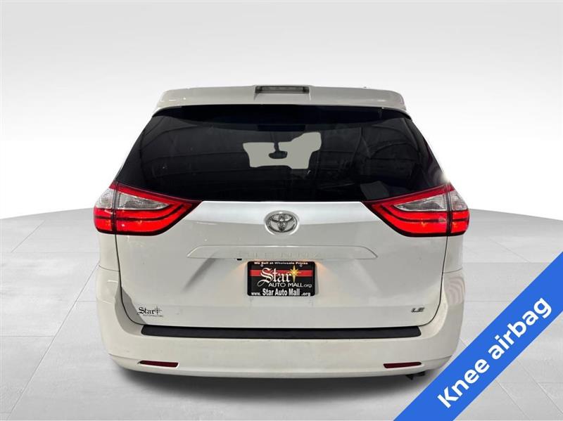 Toyota Sienna LE 8-Passenger 2019