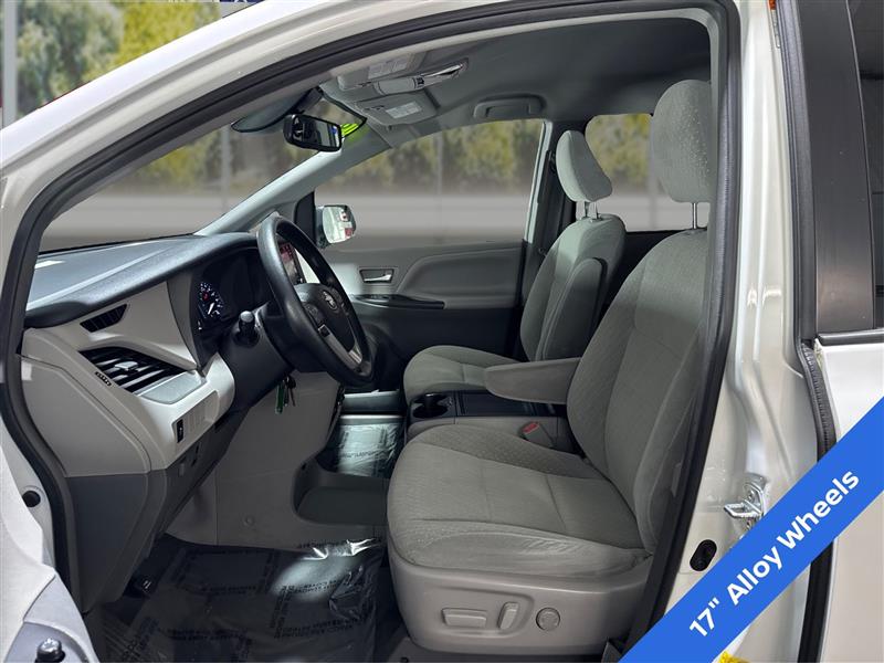Toyota Sienna LE 8-Passenger 2019