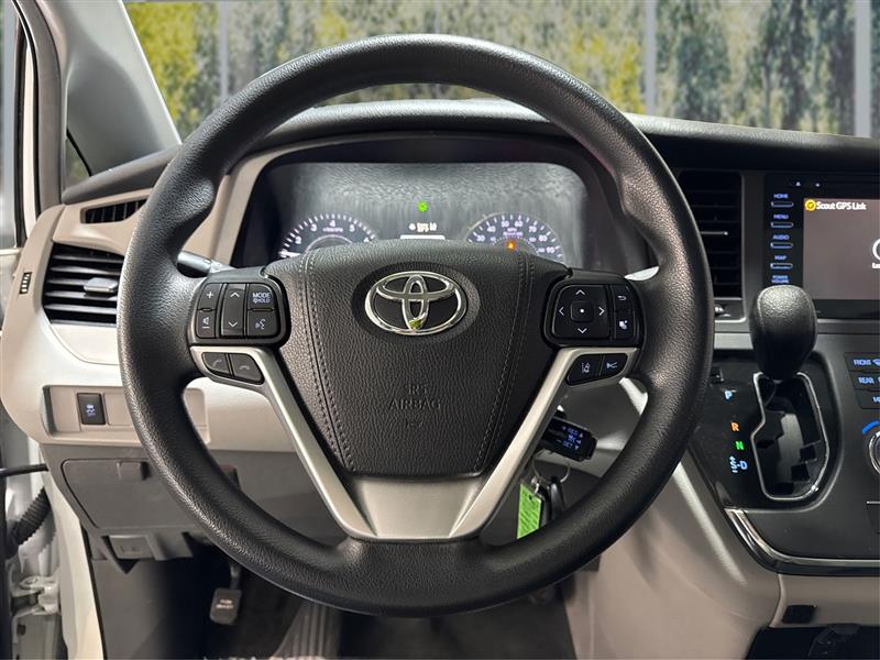 Toyota Sienna LE 8-Passenger 2019