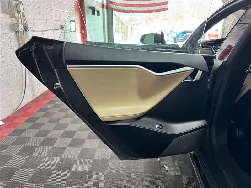 Tesla Model S 90D 2016