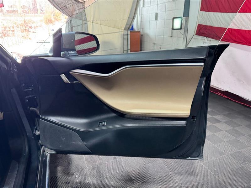 Tesla Model S 90D 2016