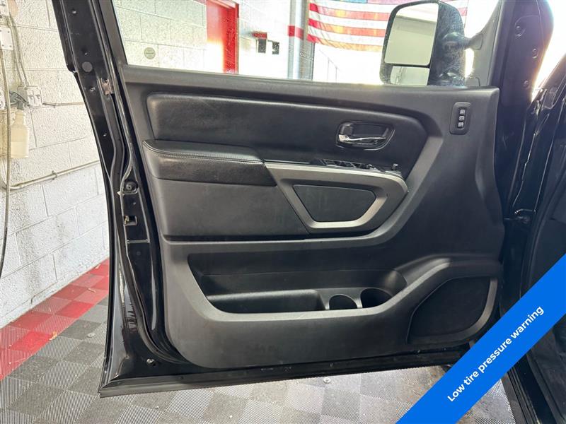 Nissan Titan PRO-4X Crew Cab 4WD SWB 2015