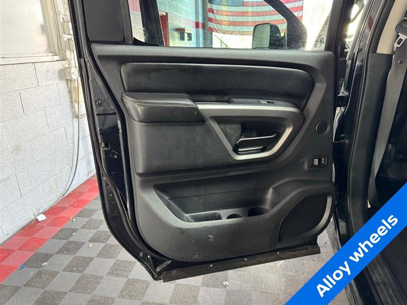 Nissan Titan PRO-4X Crew Cab 4WD SWB 2015