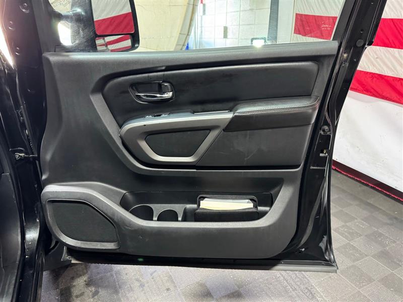 Nissan Titan PRO-4X Crew Cab 4WD SWB 2015