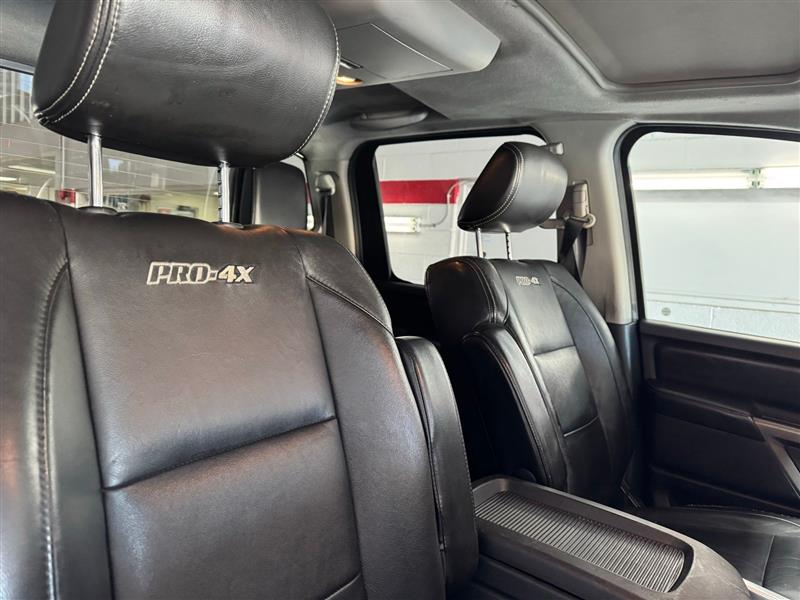 Nissan Titan PRO-4X Crew Cab 4WD SWB 2015