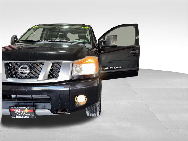 Nissan Titan PRO-4X Crew Cab 4WD SWB 2015
