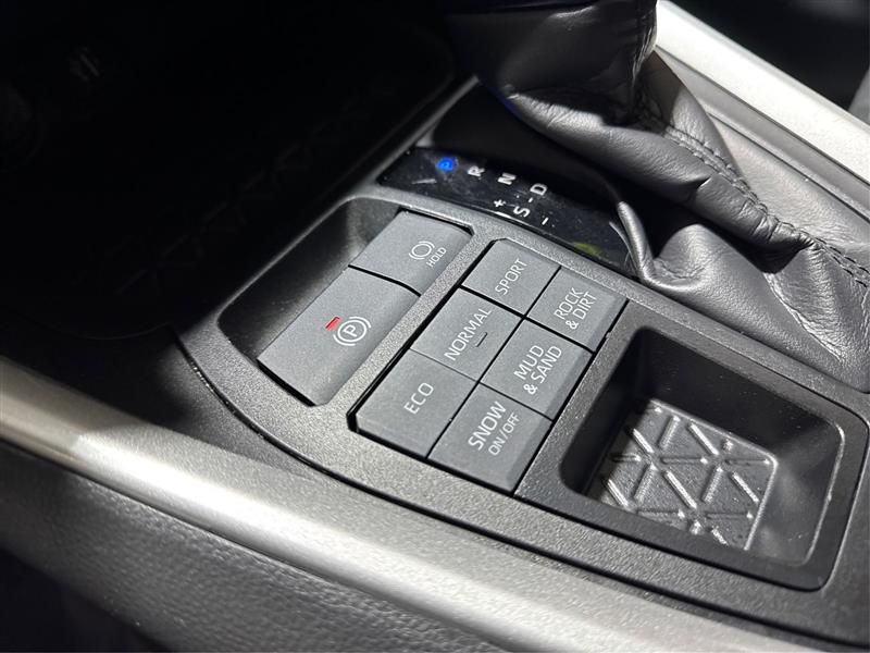 Toyota RAV4 LE AWD 2024