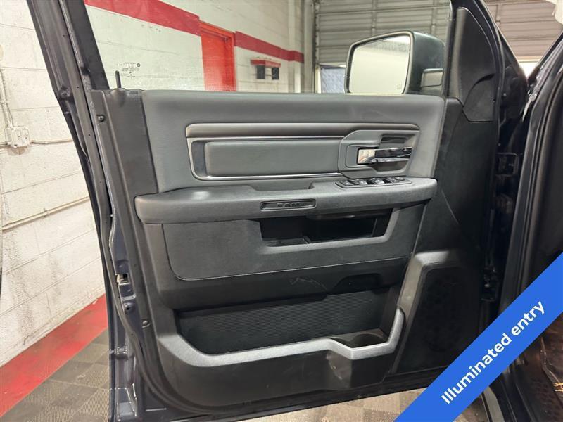 RAM 1500 Classic Tradesman Crew Cab SWB 4WD 2021