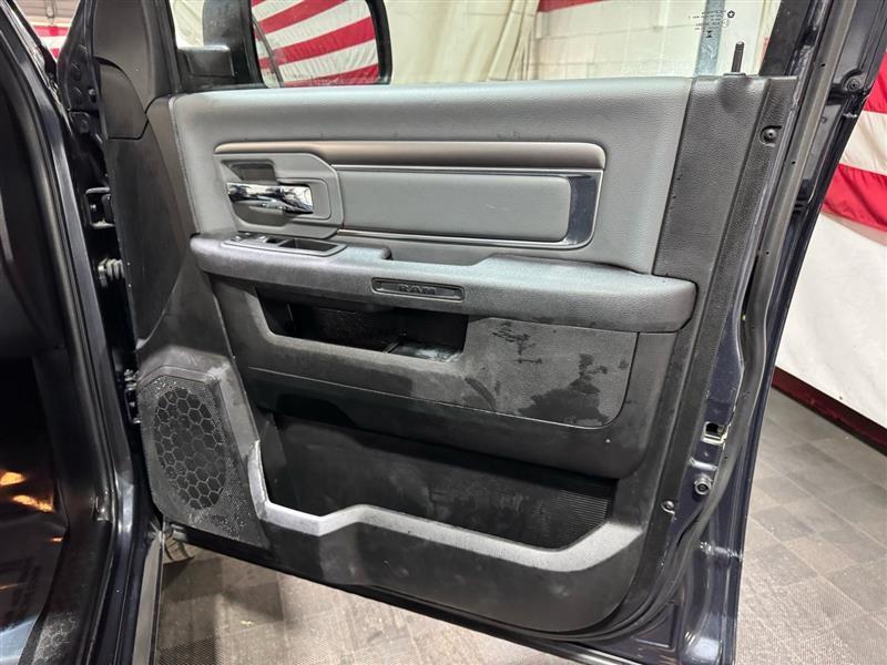 RAM 1500 Classic Tradesman Crew Cab SWB 4WD 2021