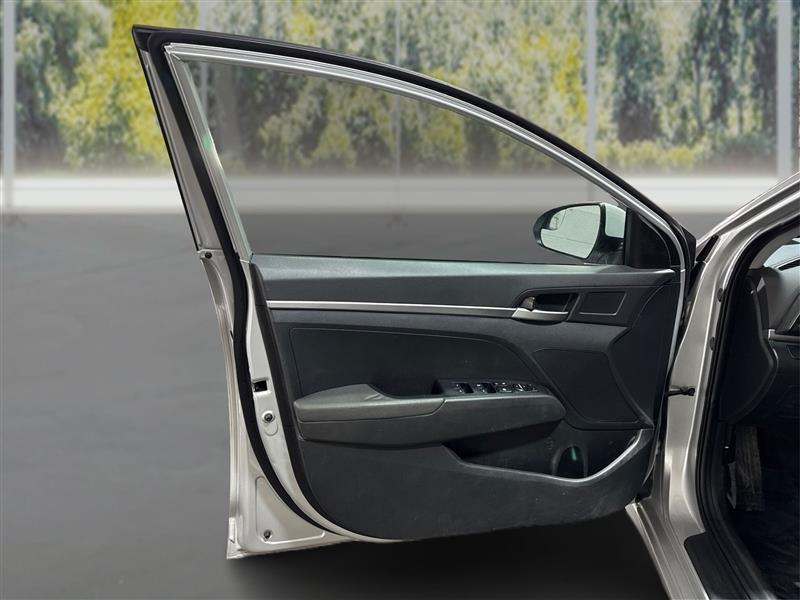 Hyundai Elantra SE 6M 2020