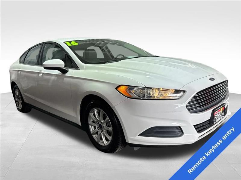 Ford Fusion S 2016