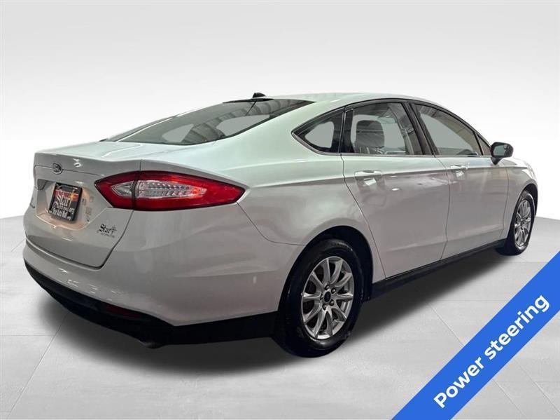 Ford Fusion S 2016