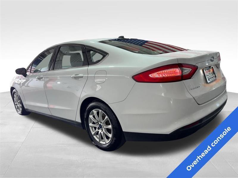 Ford Fusion S 2016
