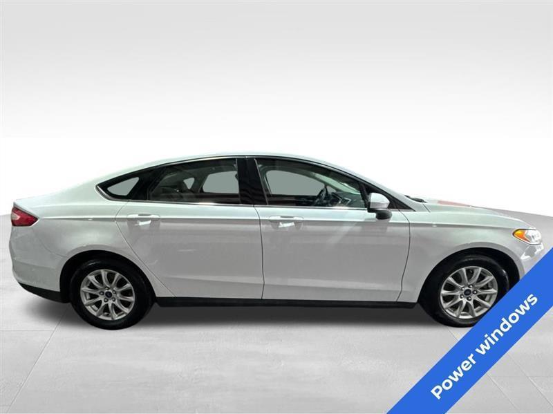 Ford Fusion S 2016