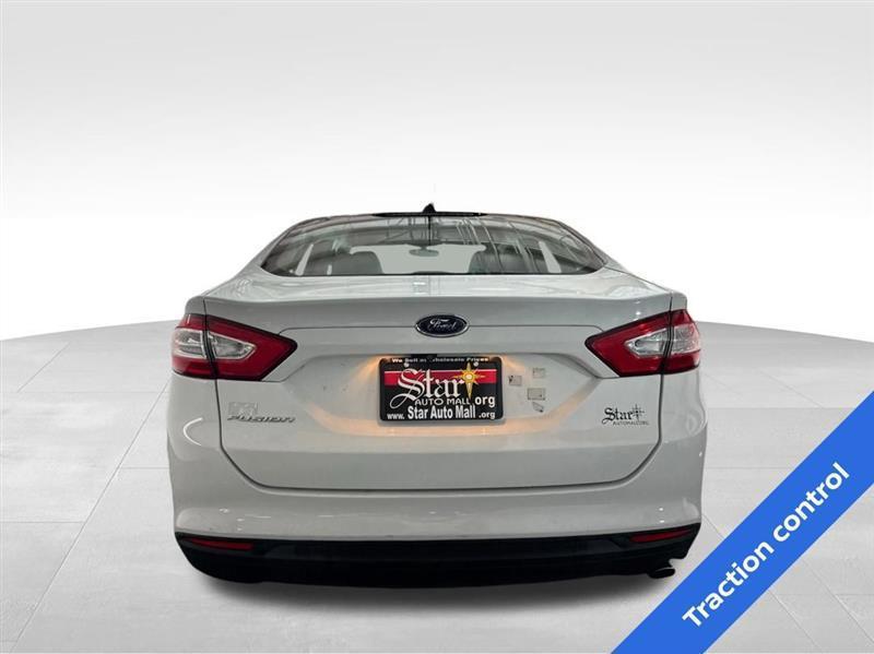 Ford Fusion S 2016